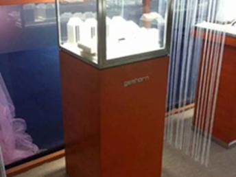 深圳密度板貼飾面烤漆亮光收藏博物館展柜制作工廠 專業(yè)設(shè)計與上門安裝服務